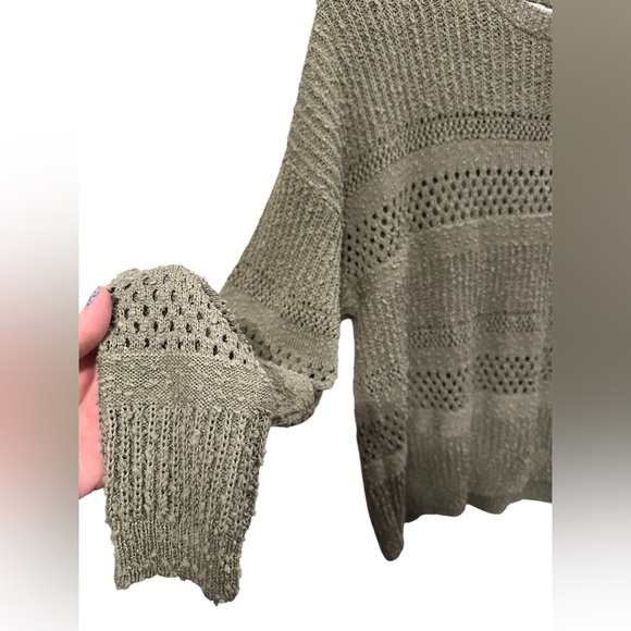 Hooked Up by IOT Textured Knit Sweater in Olive - Picture 3 of 5
